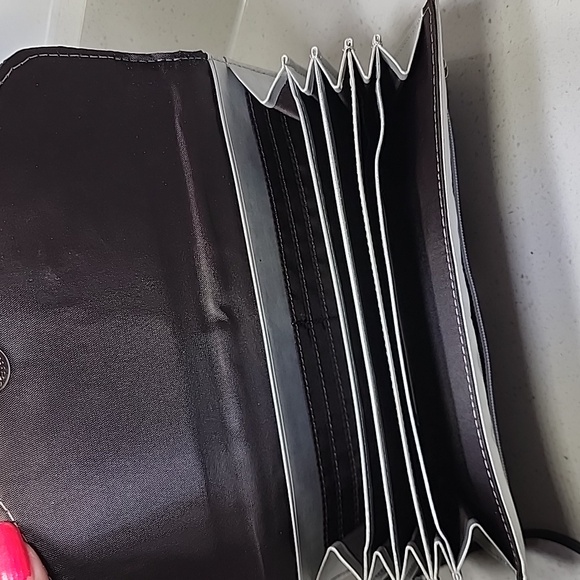 Black Woven Clutch With Magnetic Closure. New No Tags - Picture 5 of 8